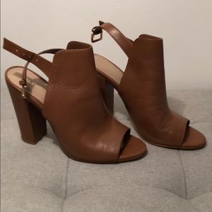 Leather open toed heeled shoes